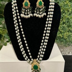& Other Stories Green and Gold Pearl Necklace